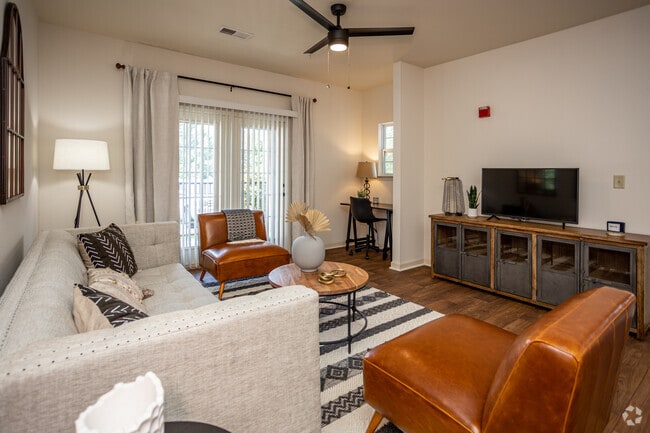 2 BR, 2 BA - 1,183SF