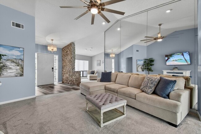 7 Folcroft Ln