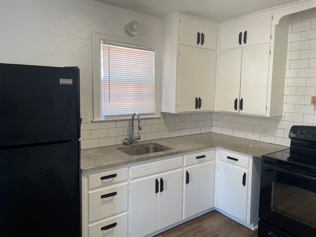 Photo - 910 W Cantwell Ave