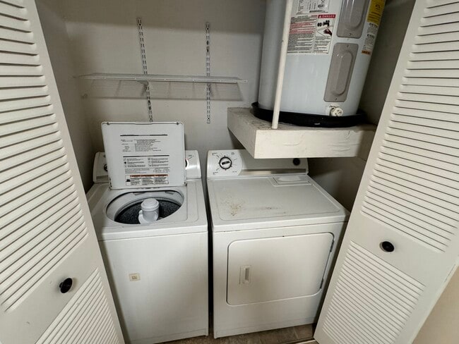 Photo - 360 Lake Ontario Ct Unit 204