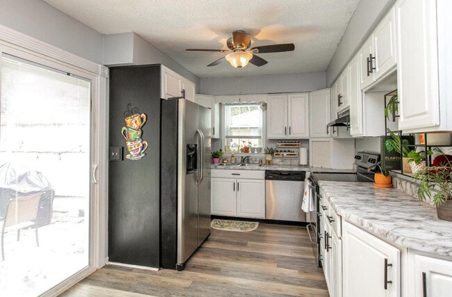 Photo - 4067 Winnepeg Way