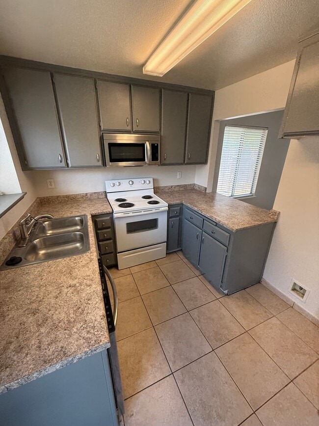 Photo - Spacious 2-Bedroom, 1-Bathroom Home in Sou...