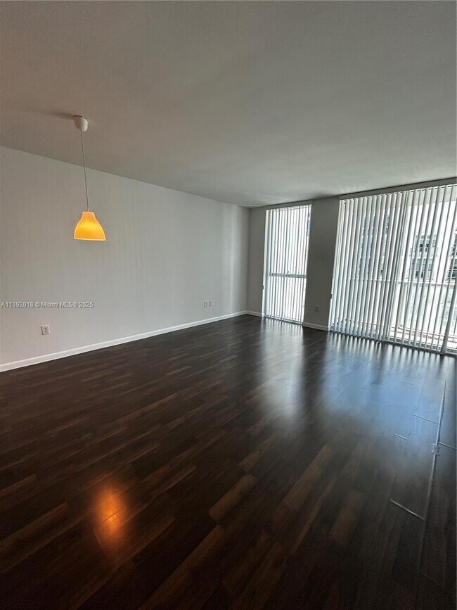 Photo - 253 NE 2nd St Unidad 2806