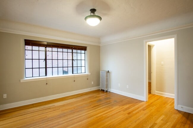 Photo - Charming 3rd Floor 1Bdr in Heart of NW! Unidad 305