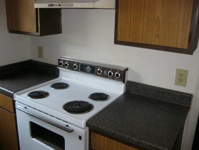 Photo - 3 bed 2 bath duplex for rent near I-240 and Western, close to everything!