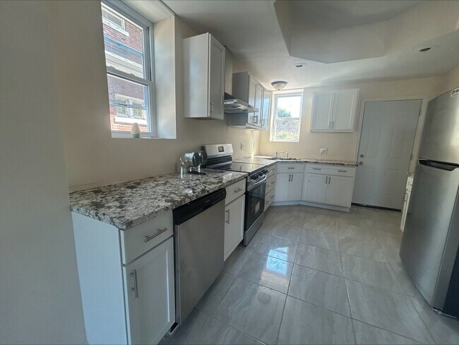 Building Photo - 14 Parkland Pl Rental