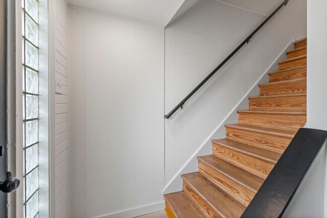 Photo - AVAILABLE NOW!! Fully RENOVATED 3 bedroom TOWNHOME in WEST MIFFLIN! COME CHECK IT OUT!