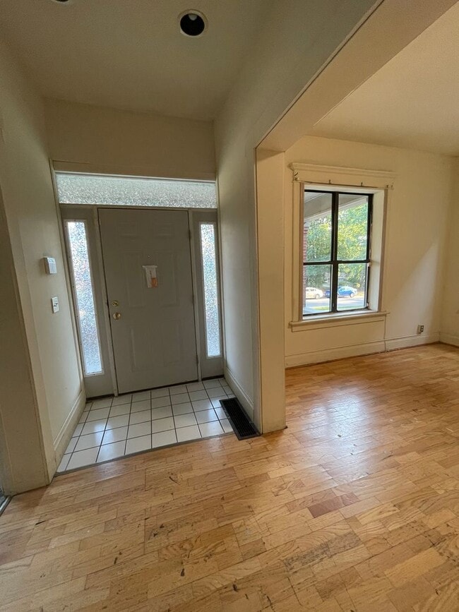 Photo - 194 E 14th Ave Unidad A