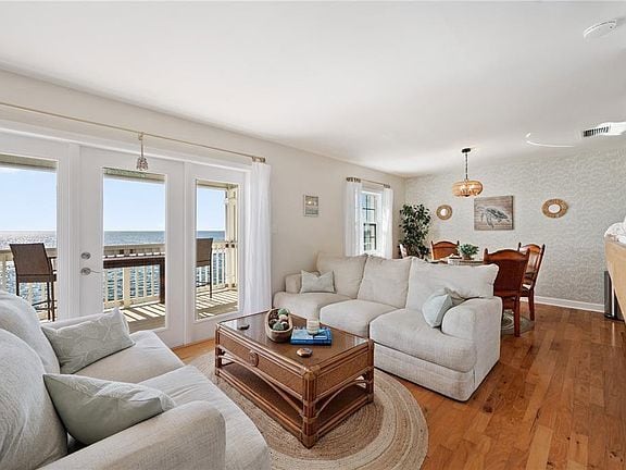 Building Photo - 5102 Coquina Key Dr SE