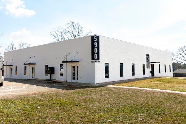 Building Photo - 5900 Fort Ave Unit 101