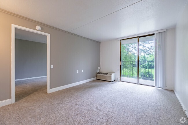 1BR, 1BA - 521SF - Living Room