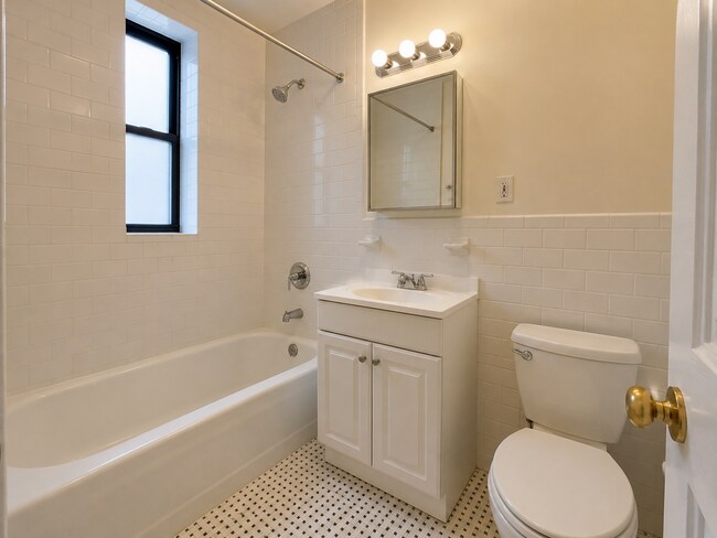 413 W 43rd St