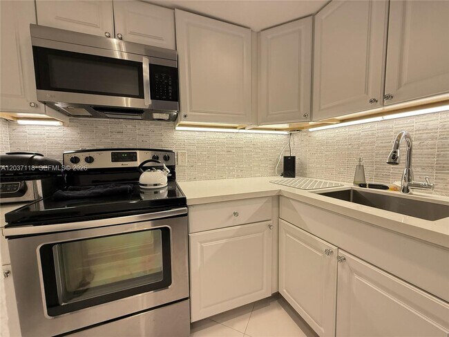 Photo - 800 West Ave Unit 605