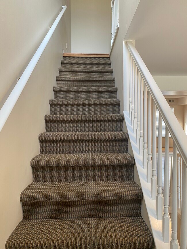 14136 Lakeside Blvd N Townhome For Rent in Shelby Township, MI