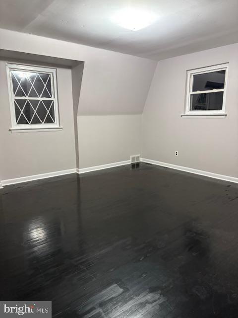 Photo - 9304 Lansford St