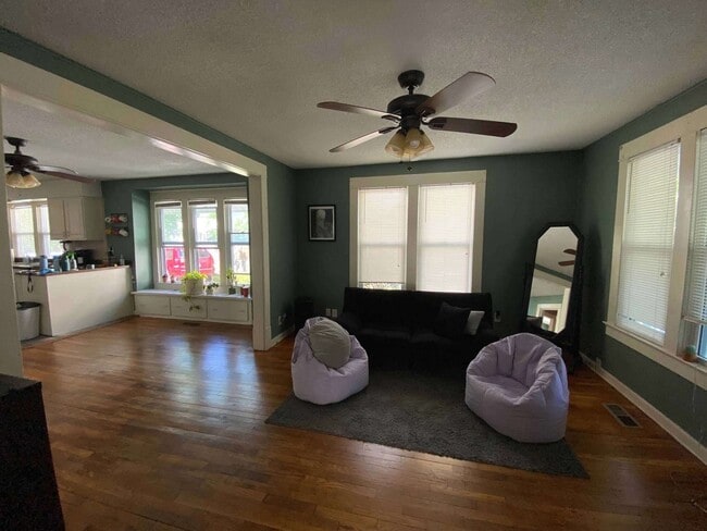 Photo - 719 W 6th St