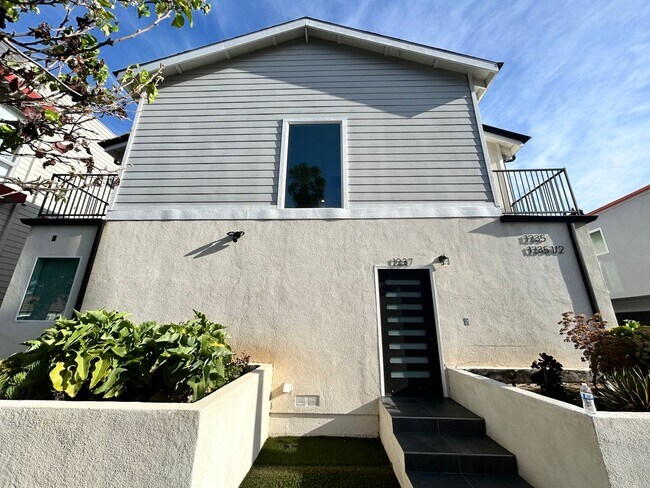 Photo - Soho Partners 1235 Unit 1235 1/2 (WHOLE )