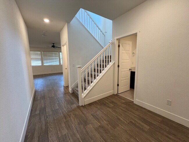 2343 Explorador Dr