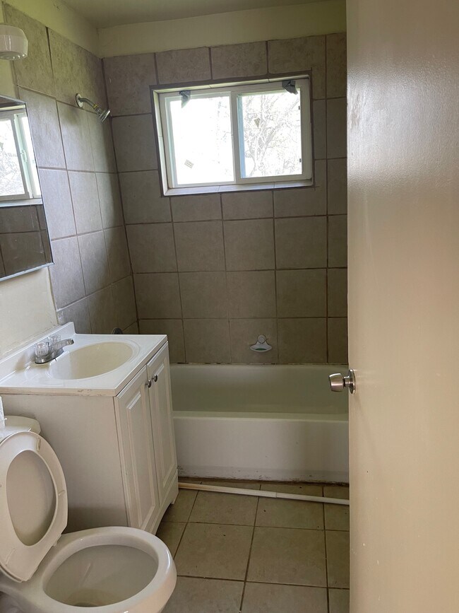 Building Photo - 4802 Dove Springs Dr