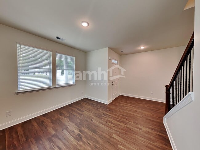 Photo - 189 Willow Ln