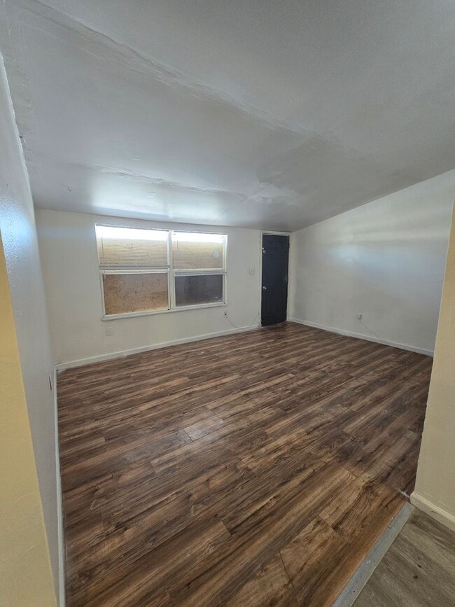 Photo - LIMITED TIME**NO APPLICATION FEE**1/2 OFF DEPOSIT**