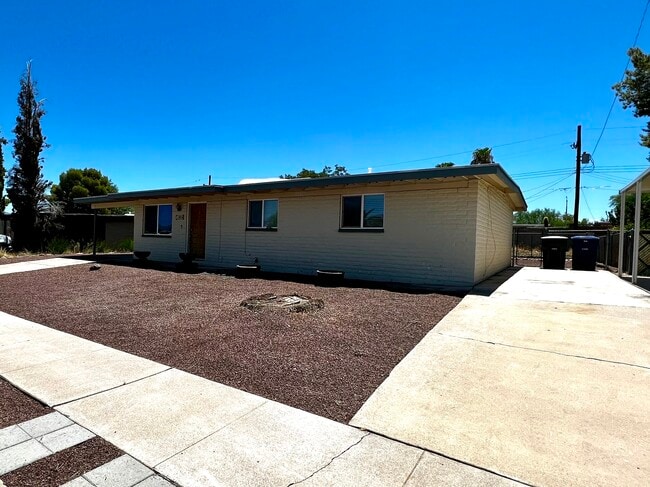 Photo - 8024 E Victoria Dr