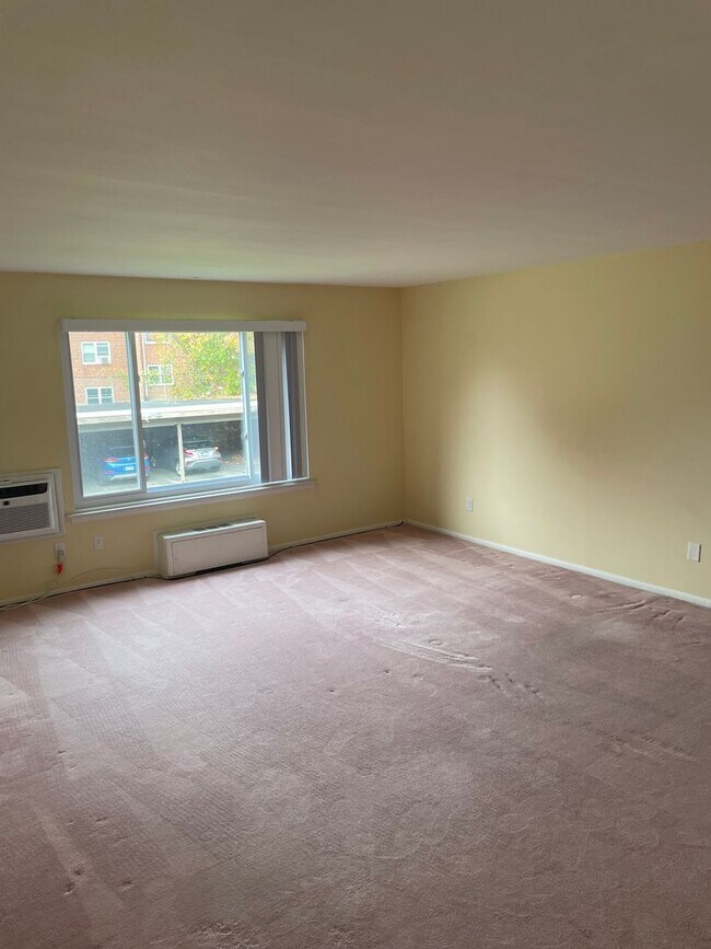 Photo - Oversized 2 bedroom unit in prime location Unit B9