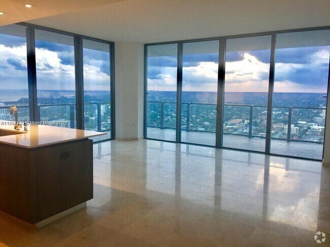 Building Photo - 88 SW 7th St Rental