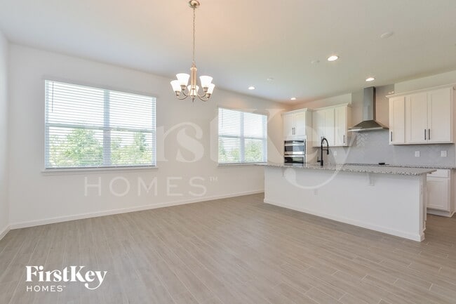 Photo - 611 Avila Pl