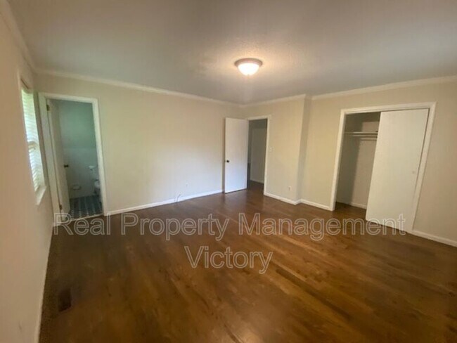 Photo - 1653 3rd Pl NW