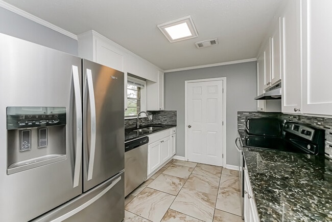 Photo - 658 Partridge Ln
