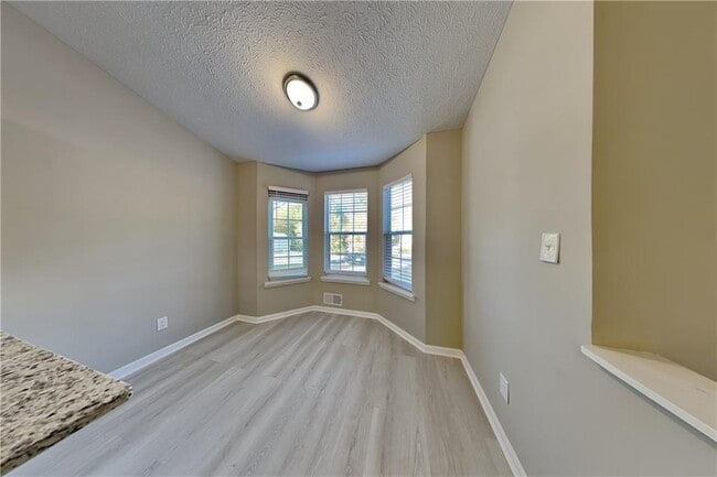 Photo - 260 King William Dr