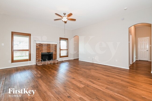 Photo - 204 Troy Ln