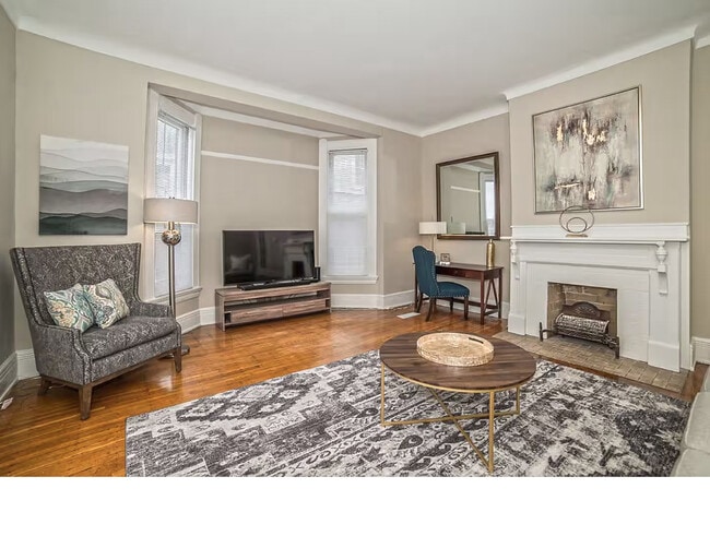 Building Photo - 1104 Cross Ln Unit 2