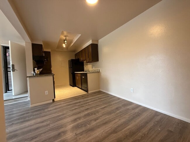 Photo - Charming 2 Bedroom Apartment with Balcony ... Unit 110