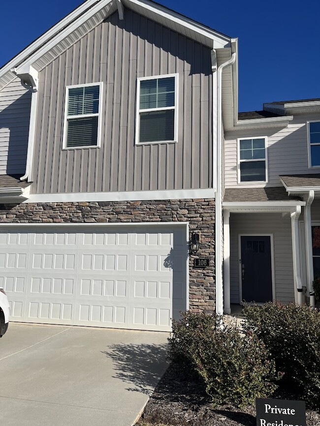 Photo - 106 Brody Way