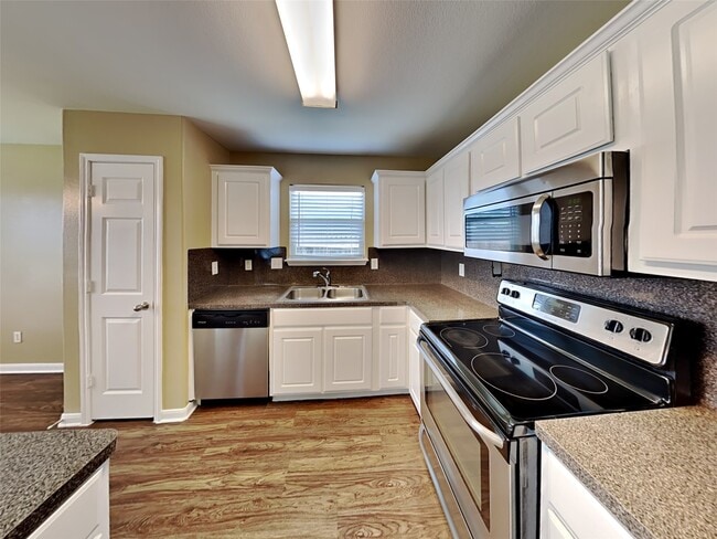 Photo - 3926 Cloudbluff Ln