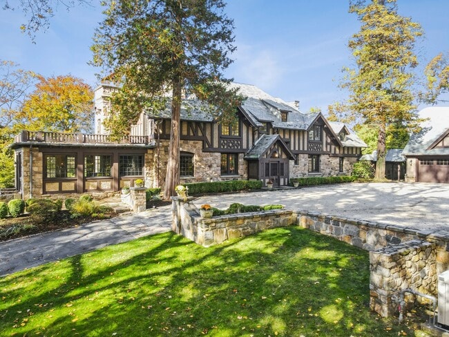 Photo - 47 Carriglea Dr