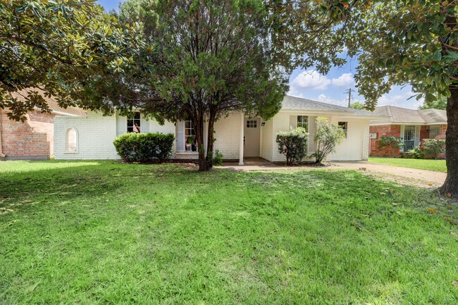 Photo - 4411 Oak Shadows Dr