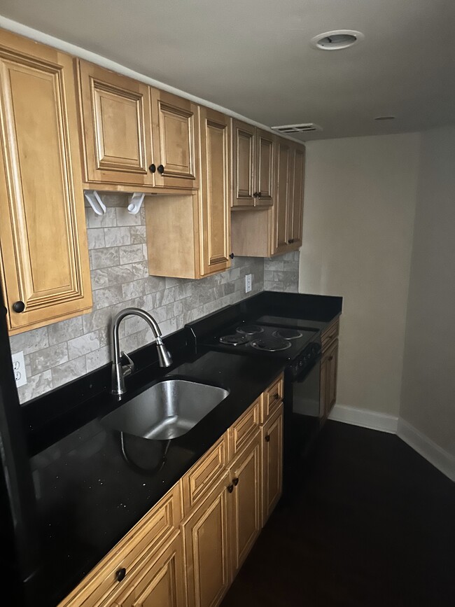 Photo - 909 Clinton St Apartments Unit 1C