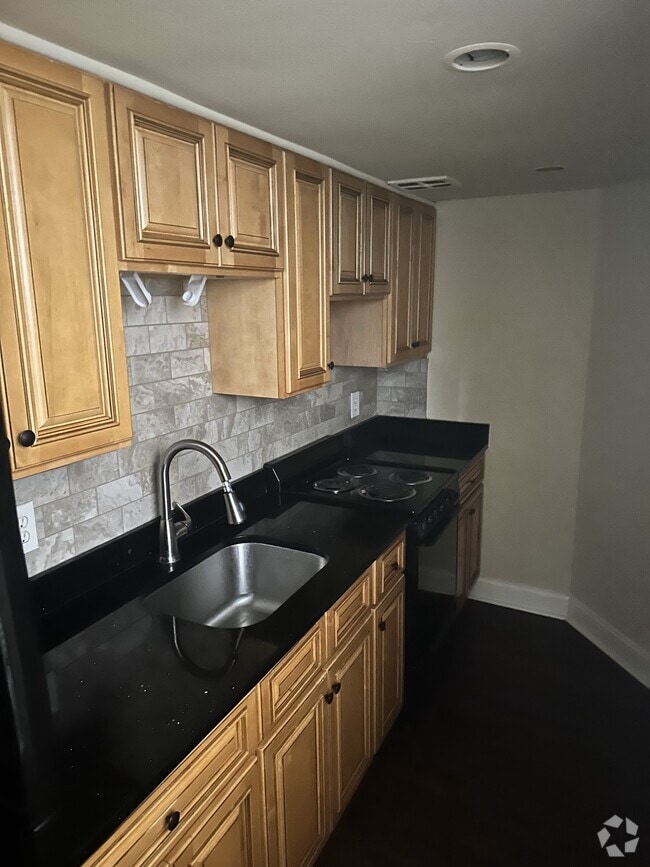 Building Photo - 909 Clinton St Unit 1C Rental