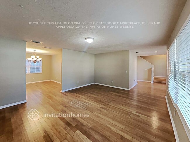 Photo - 705 Lobelia St