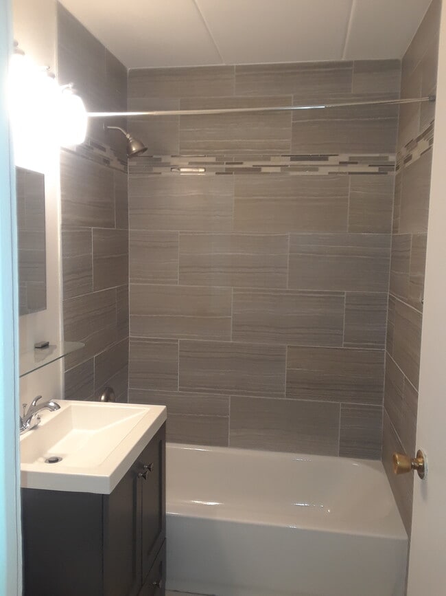 Photo - 18 E Old Willow Rd