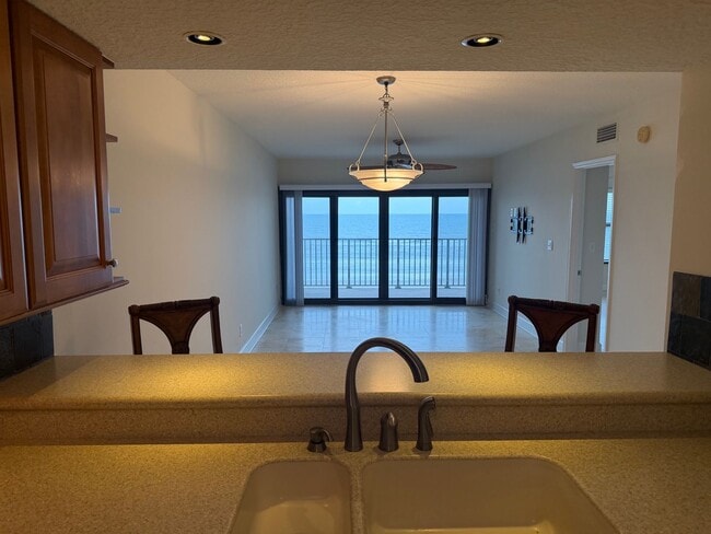 Building Photo - Ocean Front Condo Rental