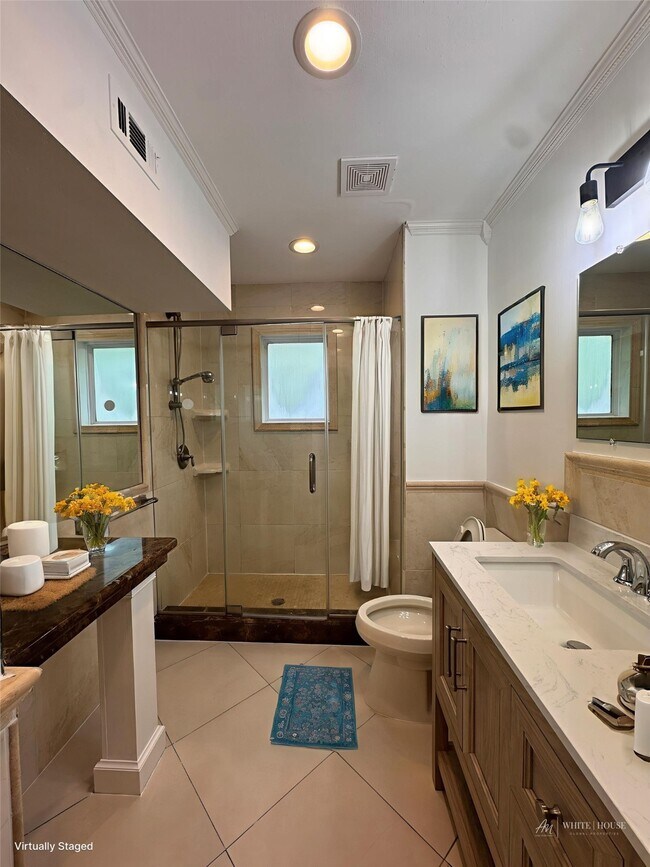 Photo - 1101 E 7th St Unit 2