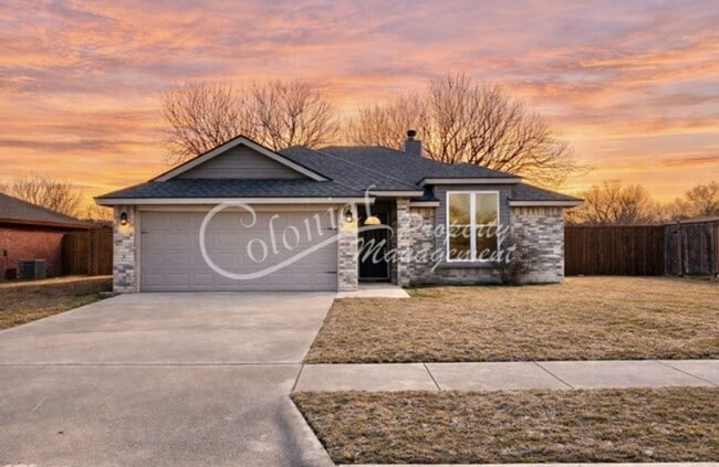 Building Photo - AVAILABLE NOW!! NEWLY REMODELED