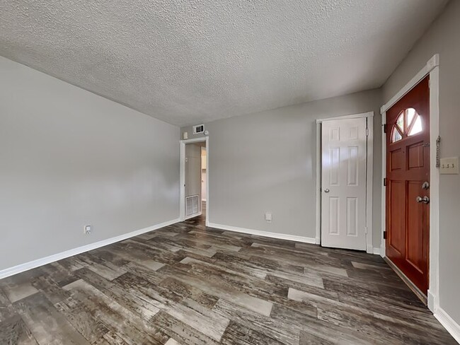 Photo - 2111 Bunting Dr