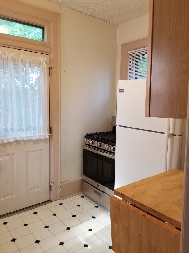 Kitchen with Stainless Gas Range - 141 1/2 W 1st Ave Unit 1411/2
