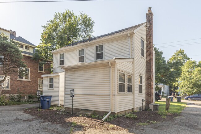 Photo - 909 E Ann St