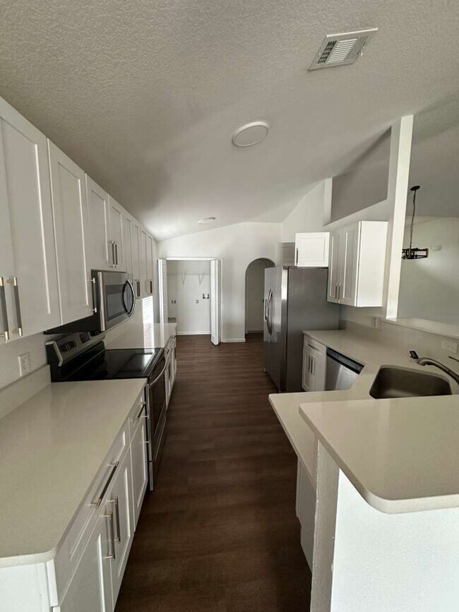 Photo - 703 Flagstone St